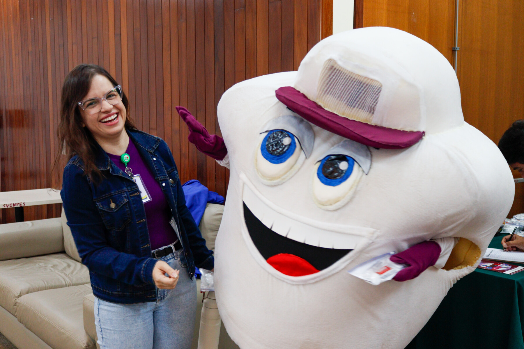 Palestra contou com distribuição de kits de higiene bucal para os participantes.jpg